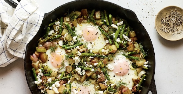 asparagus and potatoes egg hash recipe in one pan.